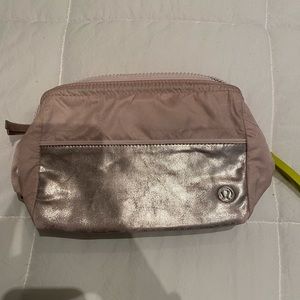 Lululemon Toiletry Pouch pink/silver